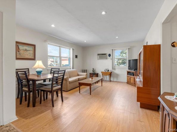 8105 268th Street 228A, New Hyde Park NY 11040