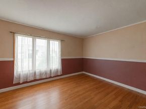 14 Willoughby Place, West Islip NY 11795