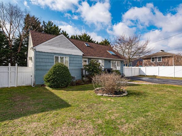14 Willoughby Place, West Islip NY 11795