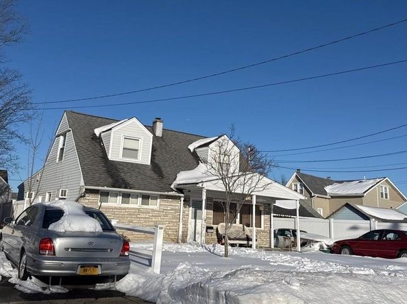 2 Quay Court, East Rockaway NY 11518