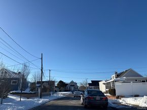 2 Quay Court, East Rockaway NY 11518