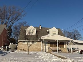 2 Quay Court, East Rockaway NY 11518