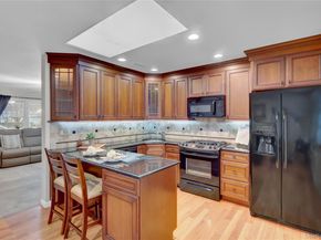 11 Primrose Lane, North Babylon NY 11703