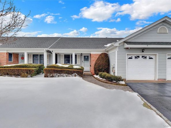 11 Primrose Lane, North Babylon NY 11703