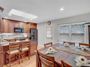 11 Primrose Lane, North Babylon NY 11703