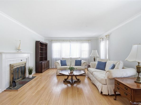 38 Bradish Lane, Bay Shore NY 11706