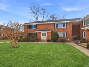 205 Edmunton Drive h18, North Babylon NY 11703
