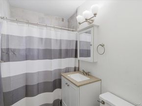 205 Edmunton Drive h18, North Babylon NY 11703