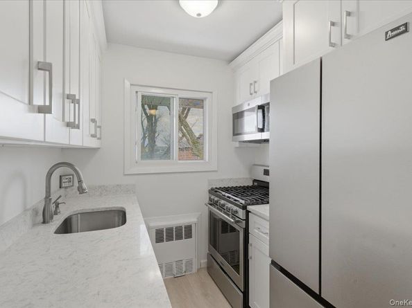 205 Edmunton Drive h18, North Babylon NY 11703