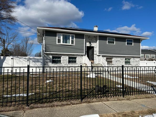 107 Sammis Avenue, Deer Park NY 11729