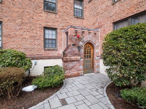 190 Garth Road 3R, Scarsdale NY 10583