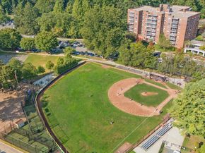 190 Garth Road 3R, Scarsdale NY 10583