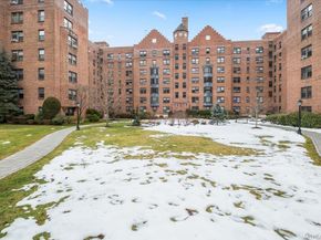 190 Garth Road 3R, Scarsdale NY 10583