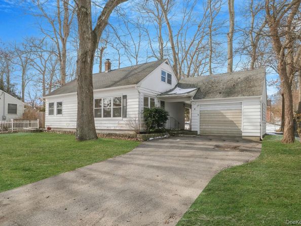 22 Overbrook Street, Riverhead NY 11901