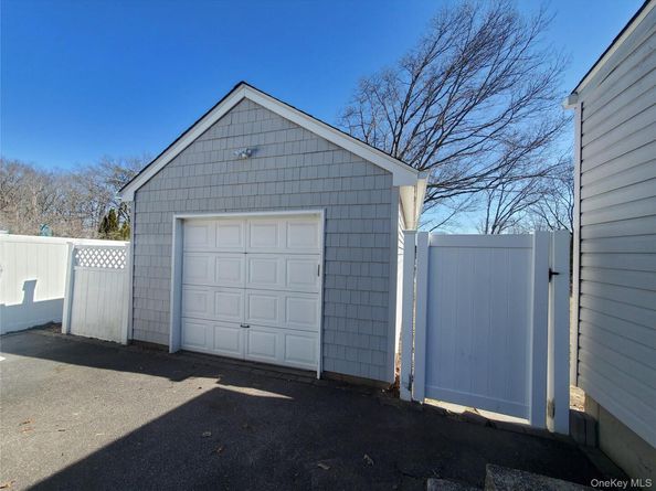 98 Fawn Lane E, South Setauket NY 11720