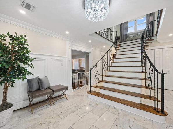 461 Wolf Hill Road, Dix Hills NY 11746