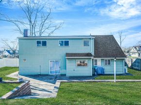 75 Oakcrest Avenue, Farmingville NY 11738