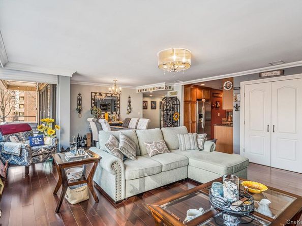 7-15 162nd Street 4B, Beechhurst NY 11357