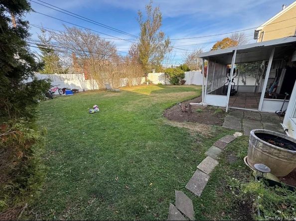 23 Tiptop Lane, Hicksville NY 11801