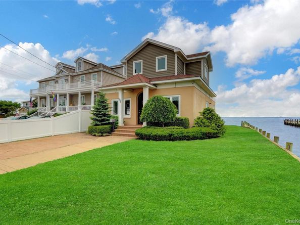 894 Bay 9th Street, West Islip NY 11795