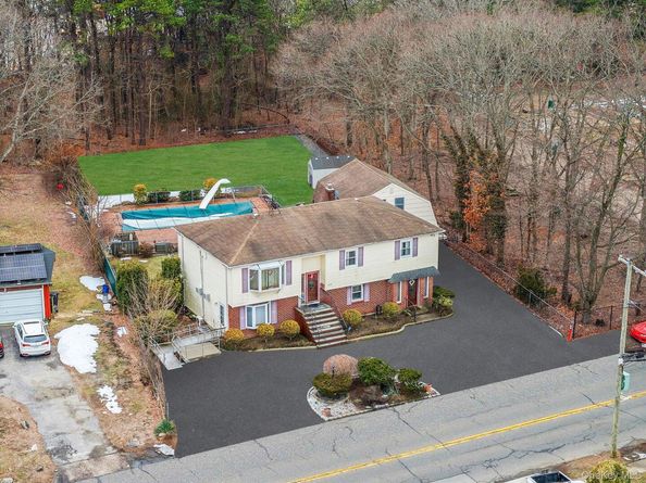 818 Nicolls Road, Deer Park NY 11729