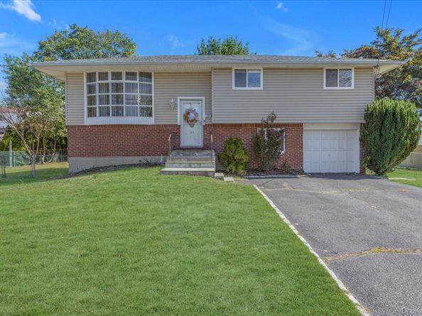 149 Osceola Avenue, Deer Park NY 11729