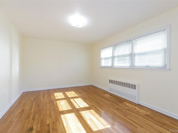 22114 Fairbury Avenue, Queens Village NY 11428