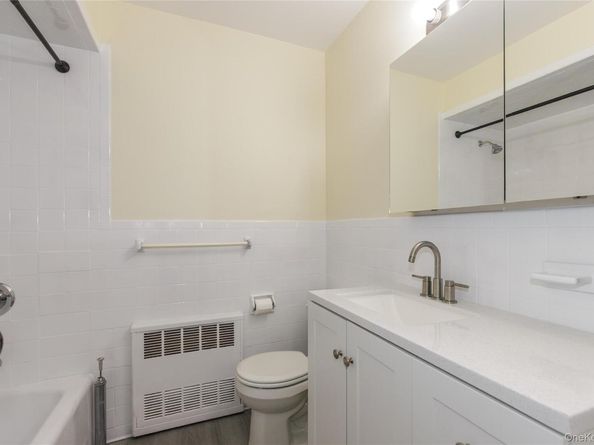 22114 Fairbury Avenue, Queens Village NY 11428