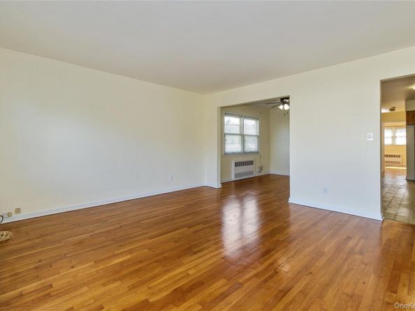 22114 Fairbury Avenue, Queens Village NY 11428
