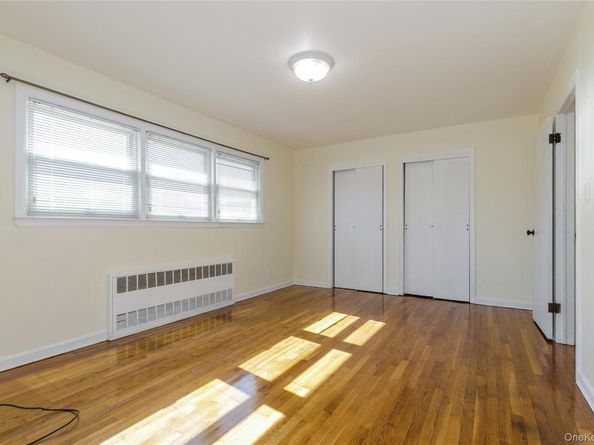 22114 Fairbury Avenue, Queens Village NY 11428
