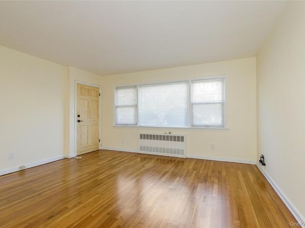 22114 Fairbury Avenue, Queens Village NY 11428