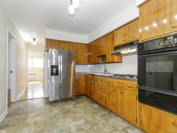 22114 Fairbury Avenue, Queens Village NY 11428