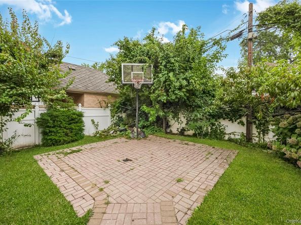 76-27 175 Street, Fresh Meadows NY 11366