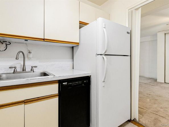 66-10 Thornton Place 2F, Rego Park NY 11374