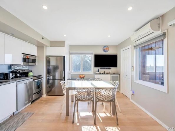 2004 Montauk Highway 2011, Amagansett NY 11930