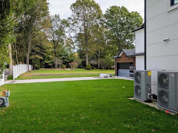 1130 Carlls Straight Path, Dix Hills NY 11746