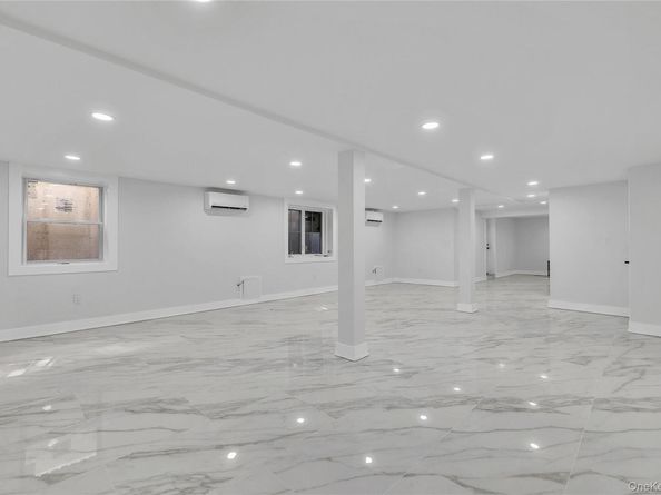 1130 Carlls Straight Path, Dix Hills NY 11746