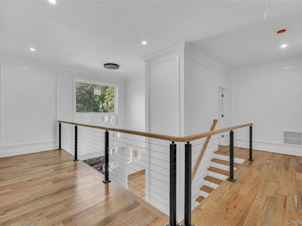 1130 Carlls Straight Path, Dix Hills NY 11746
