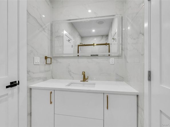 1130 Carlls Straight Path, Dix Hills NY 11746