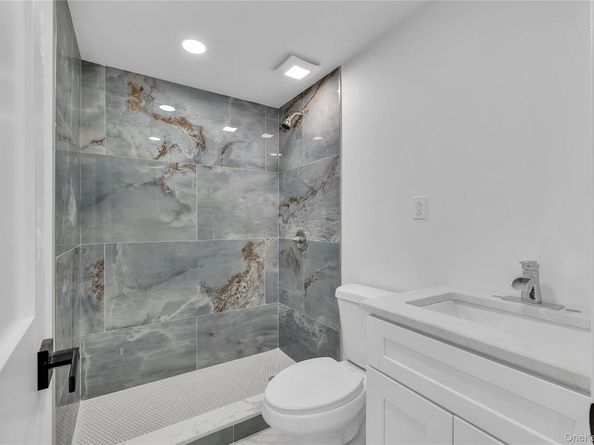 1130 Carlls Straight Path, Dix Hills NY 11746