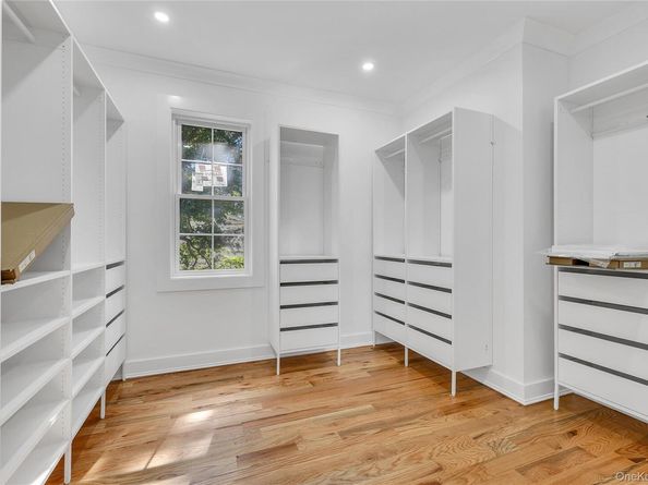 1130 Carlls Straight Path, Dix Hills NY 11746