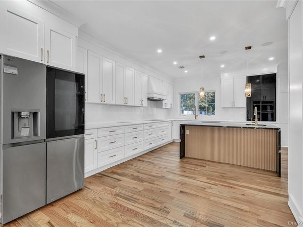 1130 Carlls Straight Path, Dix Hills NY 11746