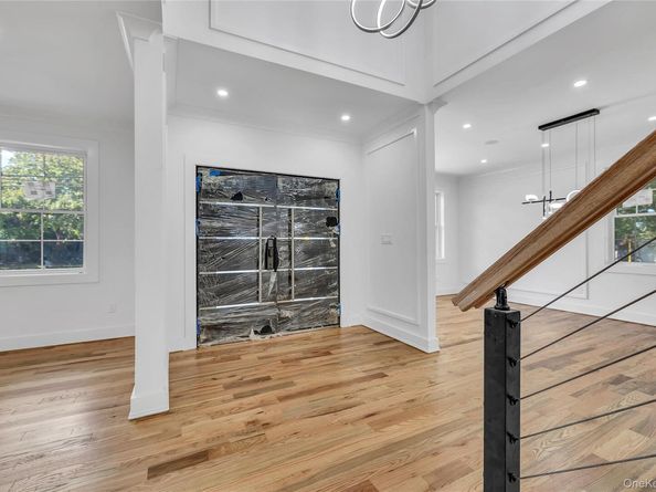 1130 Carlls Straight Path, Dix Hills NY 11746