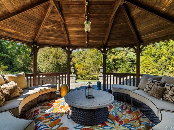 2 Heathcote Drive, Chappaqua NY 10549