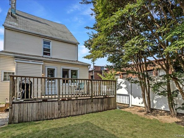 90 Jackson Road, Valley Stream NY 11581