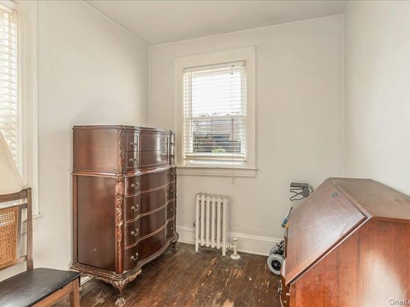 90 Jackson Road, Valley Stream NY 11581