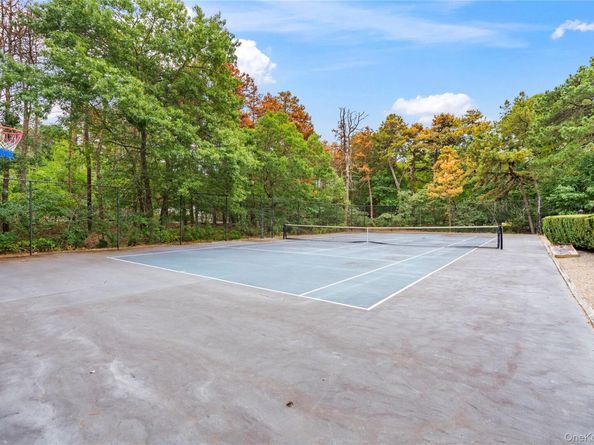 9 Peacock Path, East Quogue NY 11942