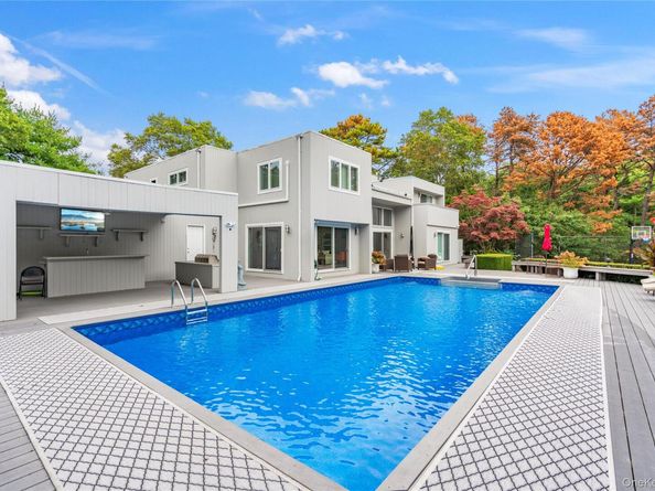 9 Peacock Path, East Quogue NY 11942
