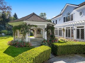 63 Premium Point, New Rochelle NY 10801