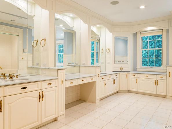 63 Premium Point, New Rochelle NY 10801